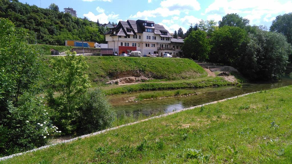 Sobe Sa Kupatilom Jajce Luaran gambar